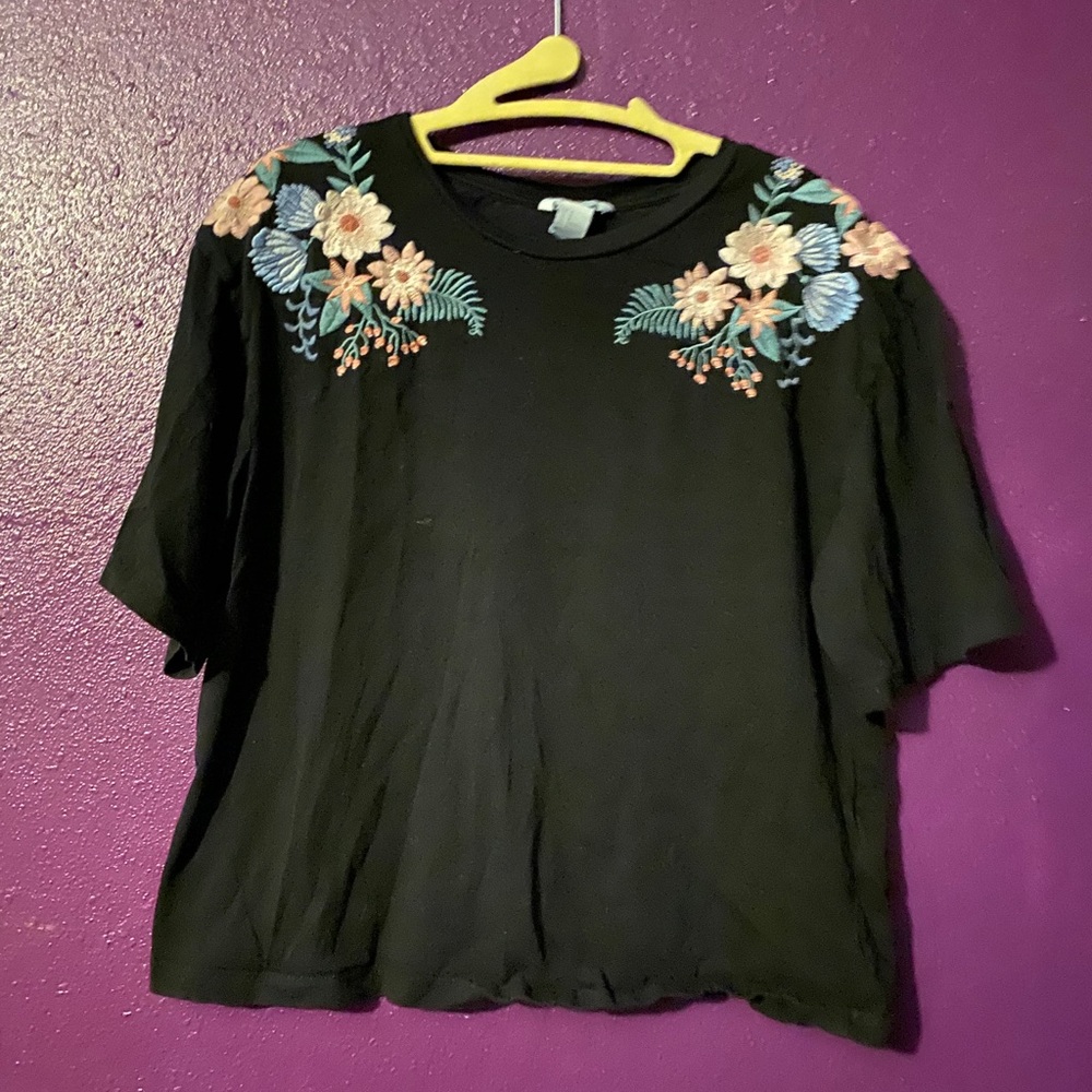 H&M Embroidered Flower T-shirt